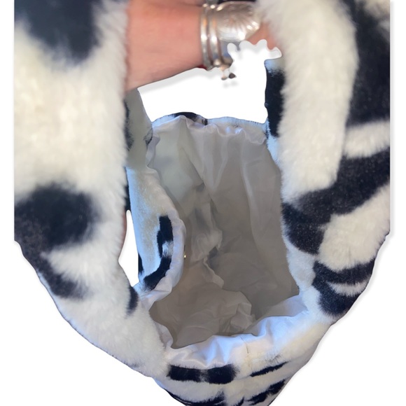 Furry tote - Picture 2 of 3